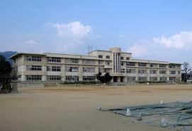 小学校　神戸市立魚崎小学校（小学校）まで528m