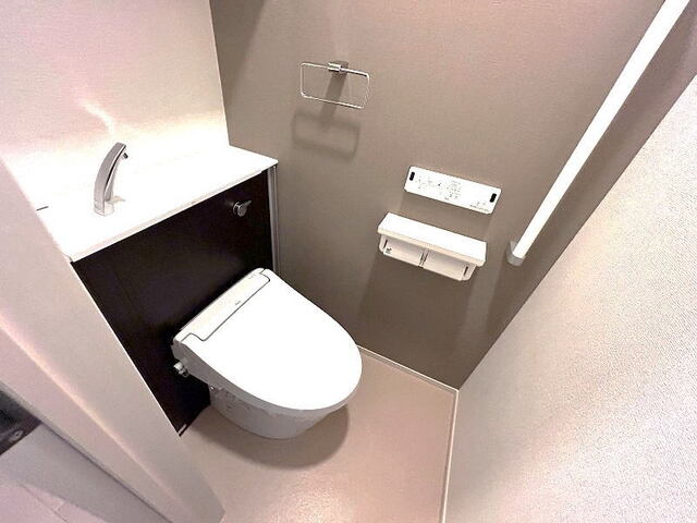 ＪＲ筑肥線 伊万里駅 徒歩8分 2階建 築3年のトイレ写真