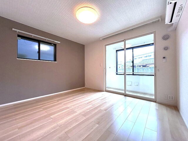 ＪＲ筑肥線 伊万里駅 徒歩8分 2階建 築3年の居間写真