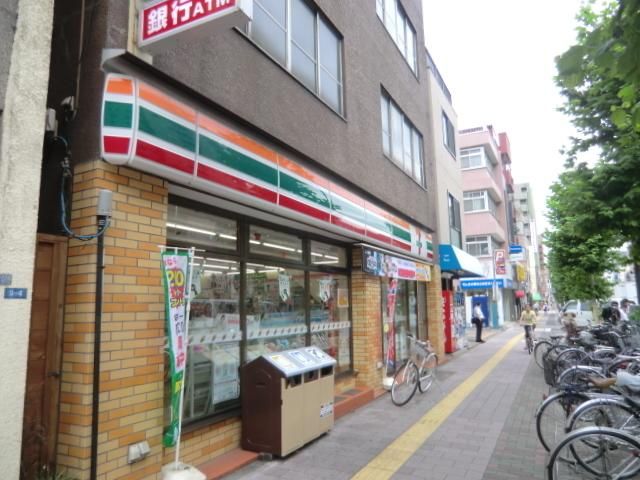 コンビニ　セブンイレブン（コンビニ）まで200m