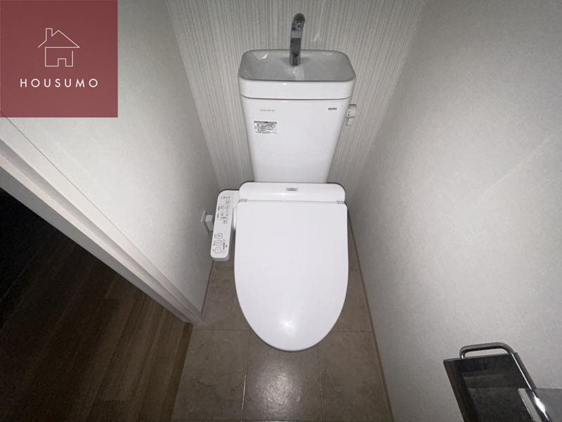 トイレ　落ち着いた色調のトイレです