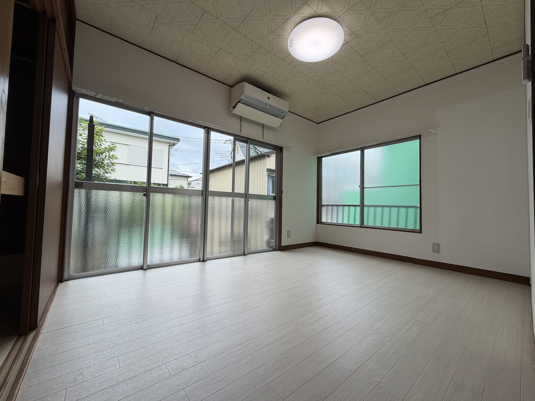 三原四丁目戸建の居間写真