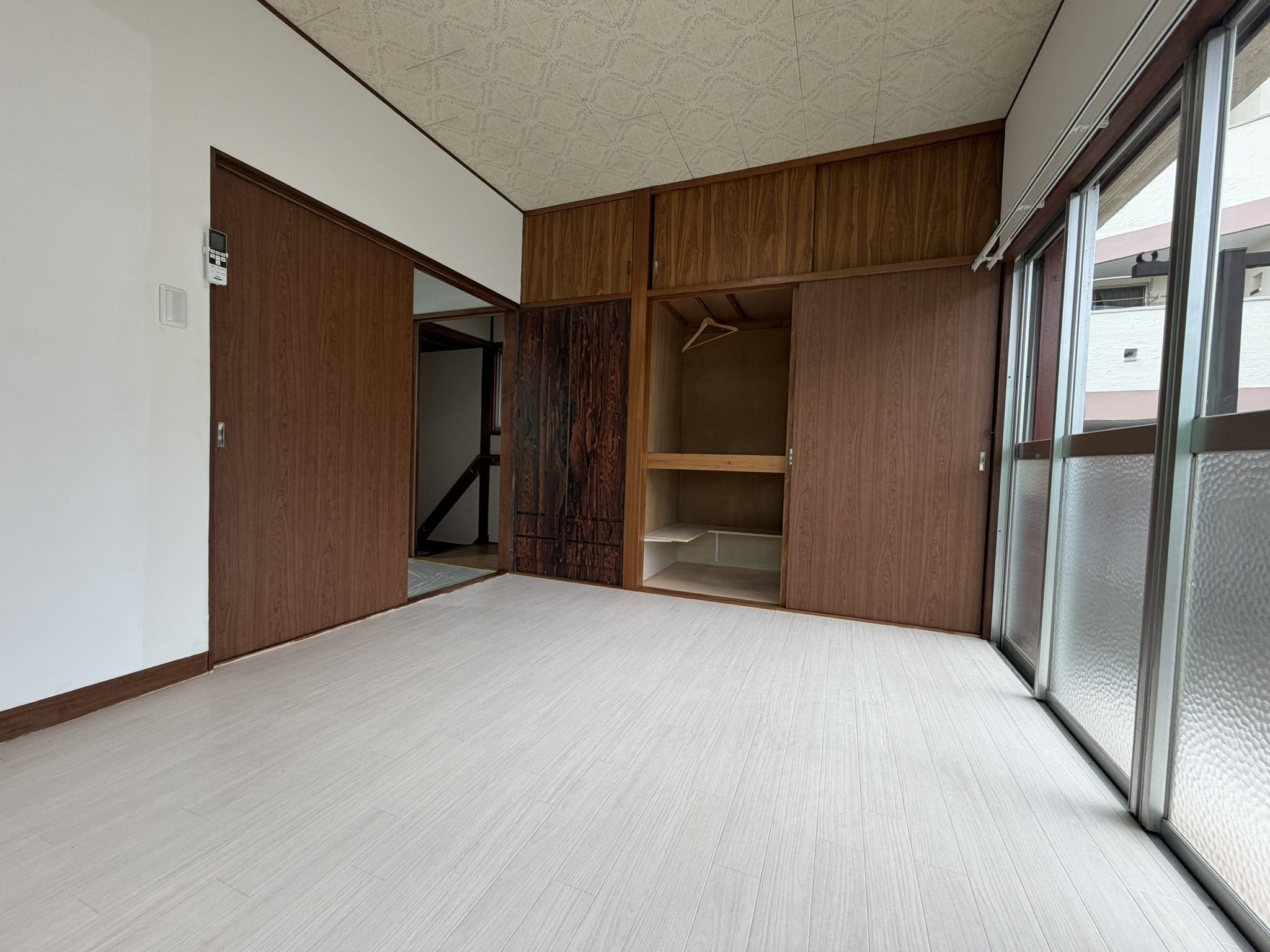 三原四丁目戸建の居間写真