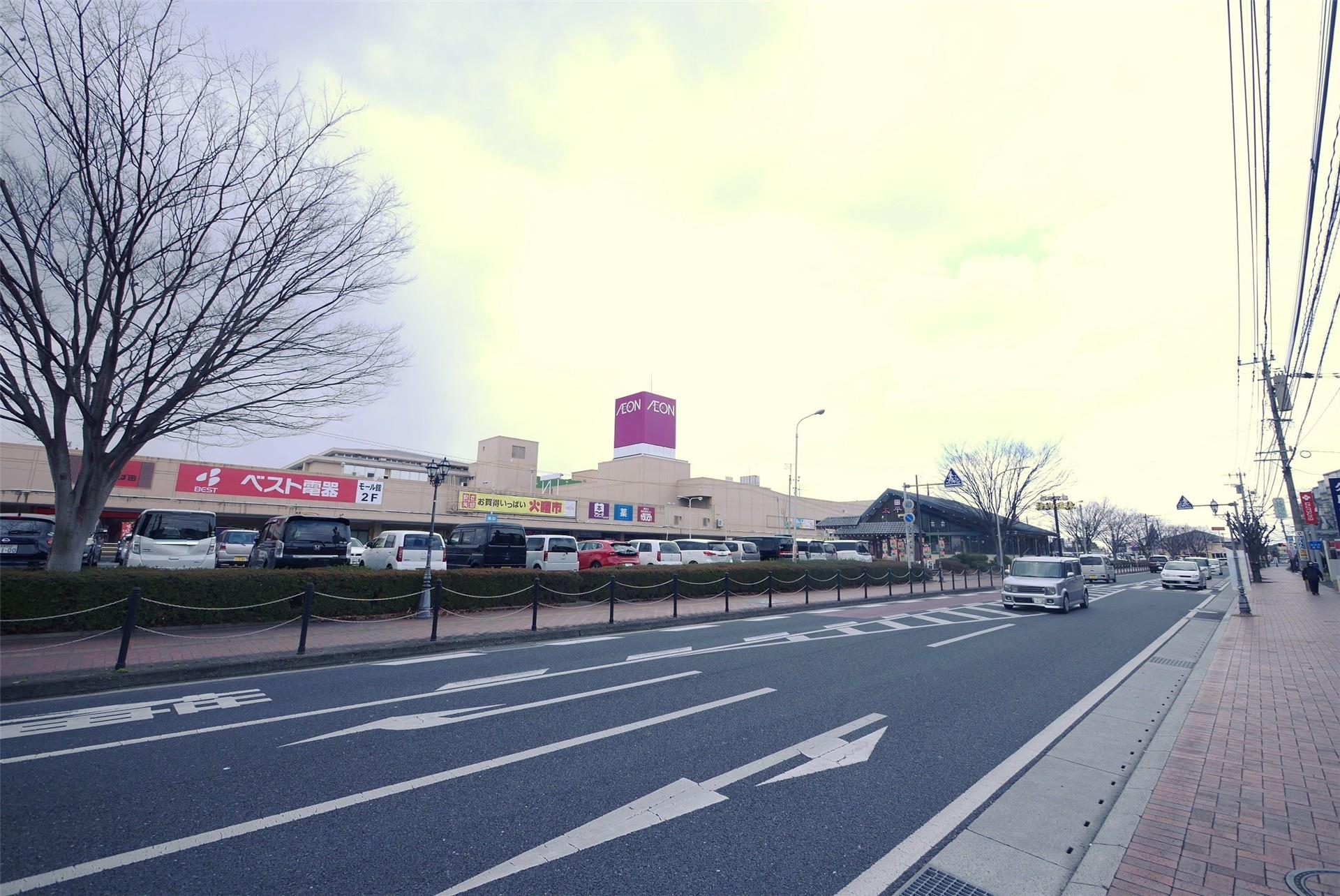 ドラックストア　ウエルシアイオンなかま店（ドラッグストア）まで670m