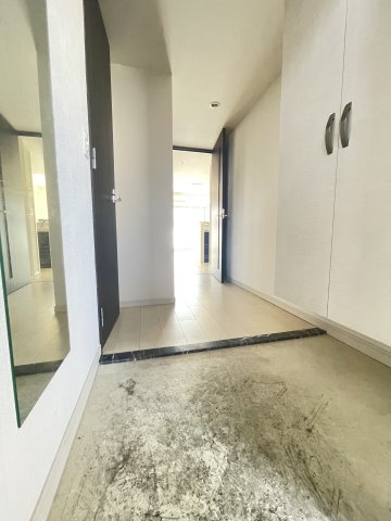 玄関　※同物件別号室参考写真