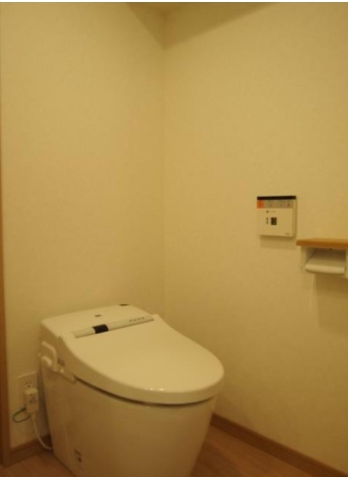ルーブル泉岳寺前のトイレ写真