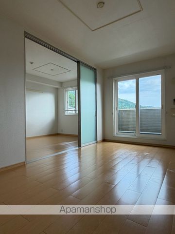 ダンデライオンの居間写真