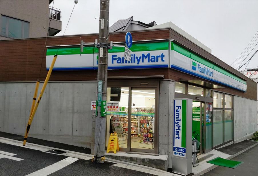 コンビニ　ファミリーマート三軒茶屋二丁目店（コンビニ）まで156m
