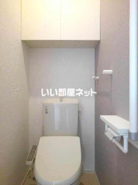 湘南モノレール 湘南深沢駅 徒歩6分 2階建 築7年のトイレ写真