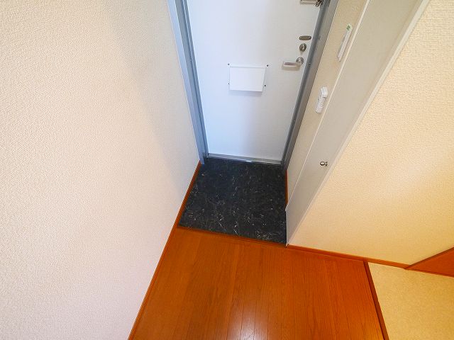 玄関　収納もある玄関です