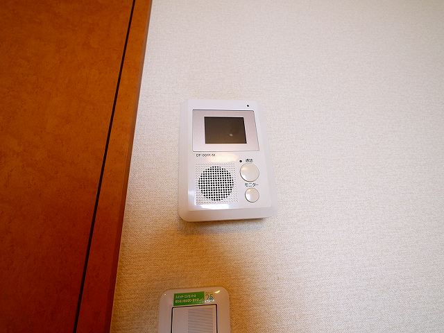 セキュリティ　お顔が見えるモニター付きインターホンもございます。