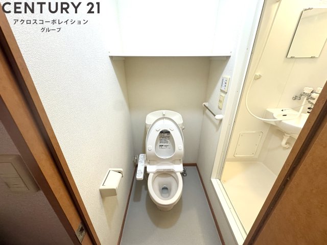 トイレ　温水洗浄便座付きのトイレです♪