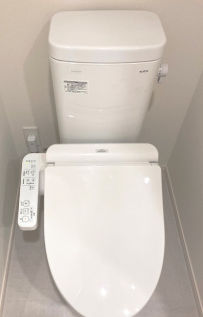 トイレ　※写真は同タイプ住戸です。