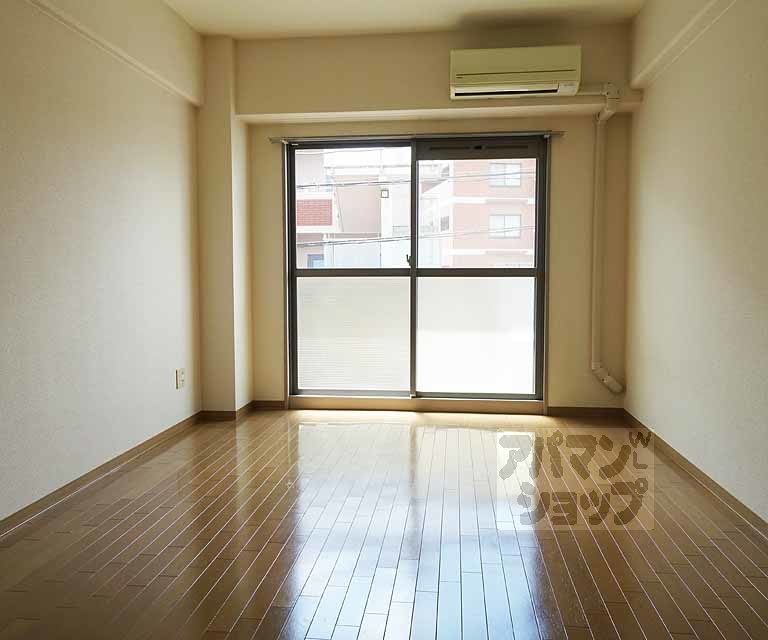 エレガンス21の居間写真