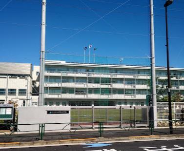 小学校　足立区立伊興小学校（小学校）まで506m