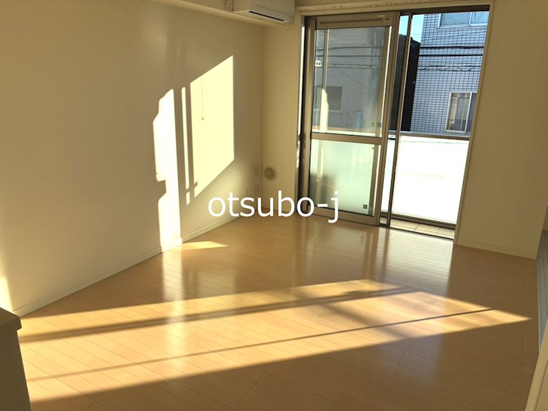 グリシーヌ・エヌの居間写真