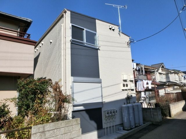 建物外観　駅徒歩７分　全室角部屋