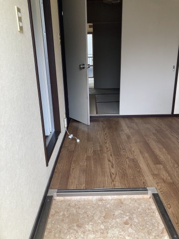 郷ハイツの玄関写真