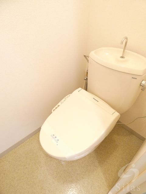 阪急京都線 茨木市駅 徒歩15分 2階建 築38年のトイレ写真