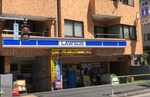 コンビニ　ローソン麻布三ノ橋店（コンビニ）まで218m