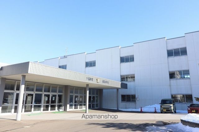 小学校　信濃小学校（小学校）まで295m