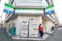 コンビニ　ファミリーマート 栄瓦通店（コンビニ）まで82m