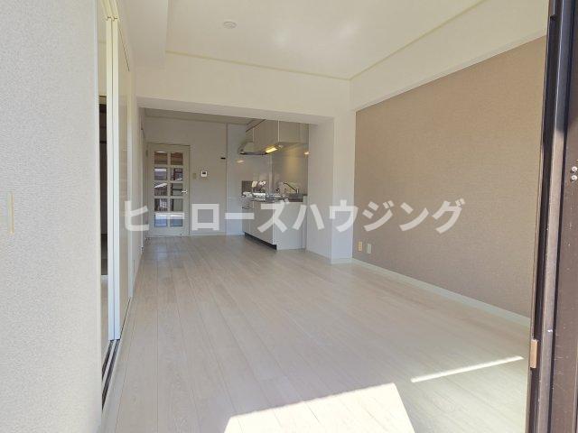 阪急宝塚線 豊中駅 徒歩13分 6階建 築42年の居間写真