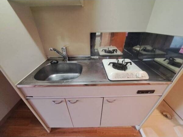 キッチン　※写真は同じマンションの違う部屋のものになります。