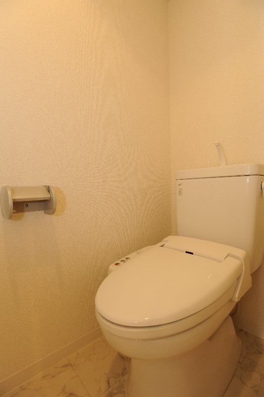 都営新宿線 森下駅 徒歩3分 11階建 築20年のトイレ写真