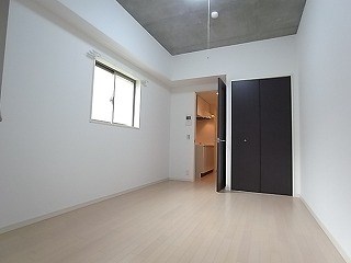 アドバンス三宮4ルシールの居間写真