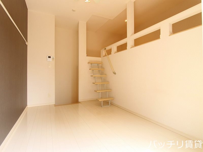居室・リビング　同室タイプ掲載のため、現況を優先します。