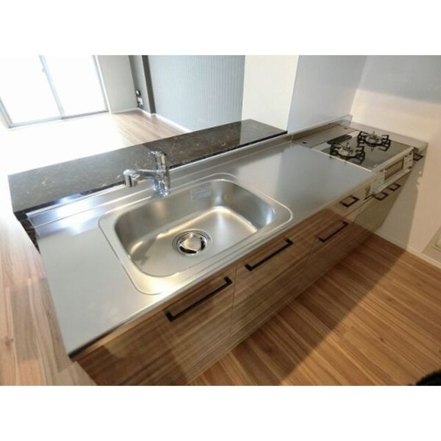 キッチン　【その他内観】入居中の部屋の為、類似物件です。現状を優先とさ