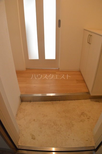 ジュネス二条城の玄関写真