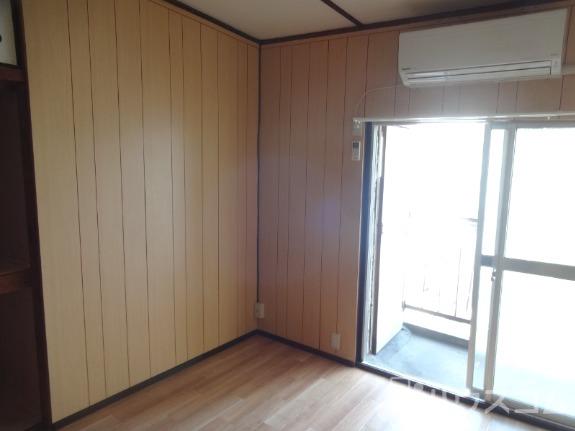 地下鉄御堂筋線 西中島南方駅 徒歩4分 2階建 築58年の内装写真