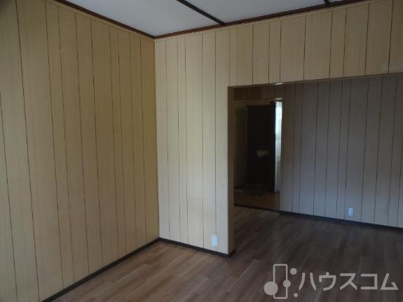 地下鉄御堂筋線 西中島南方駅 徒歩4分 2階建 築58年の居間写真
