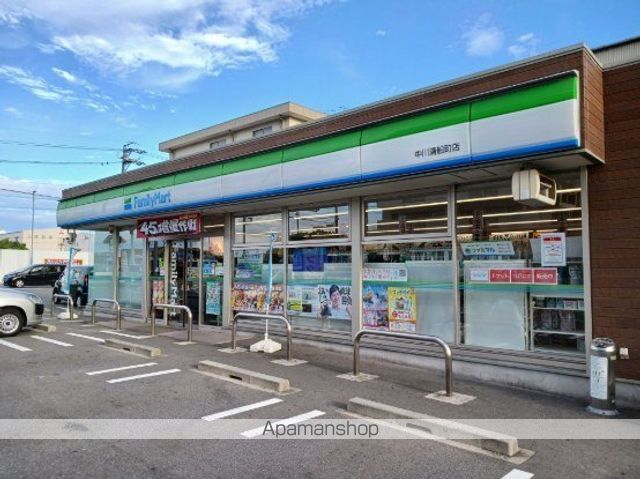 コンビニ　ファミリーマート（コンビニ）まで450m