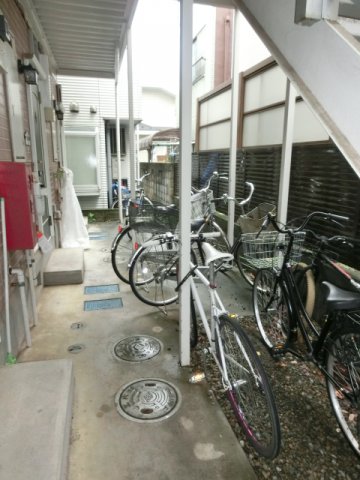 その他共有部分　敷地内に駐輪スペース。
