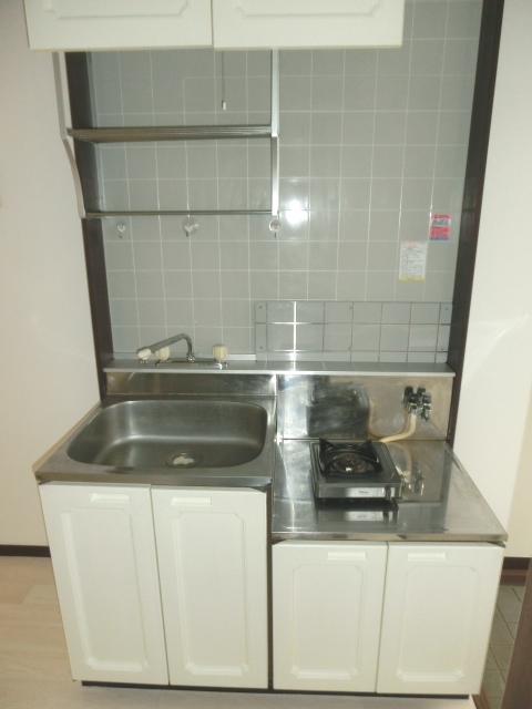 キッチン　キッチンは２口ガスコンロタイプ。