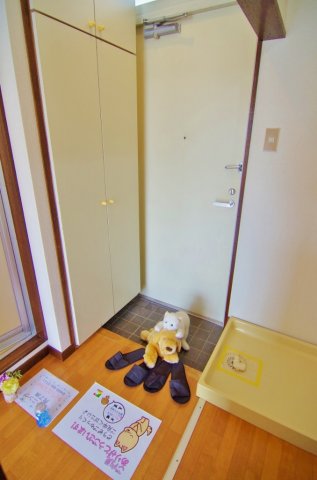 玄関　写真は別部屋のもの、イメージ
