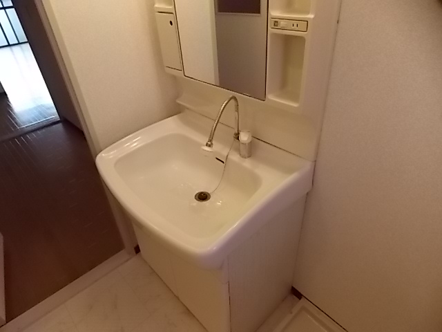 洗面設備　コンパクトで使いやすい洗面所