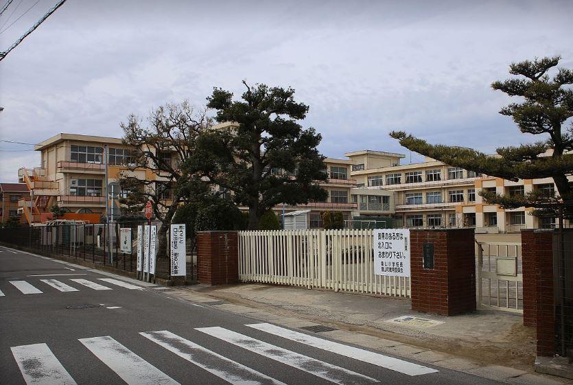 小学校　豊山小学校（小学校）まで669m