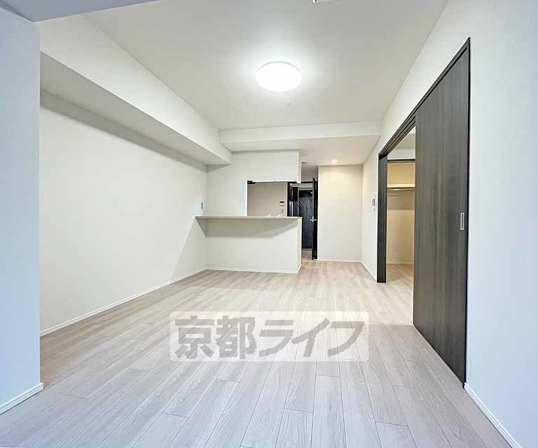 ファーストコート御池新町の居間写真