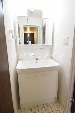洗面設備　シャワー付き洗面台
