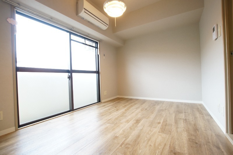 阪急神戸線 塚口駅 徒歩3分 7階建 築34年の居間写真