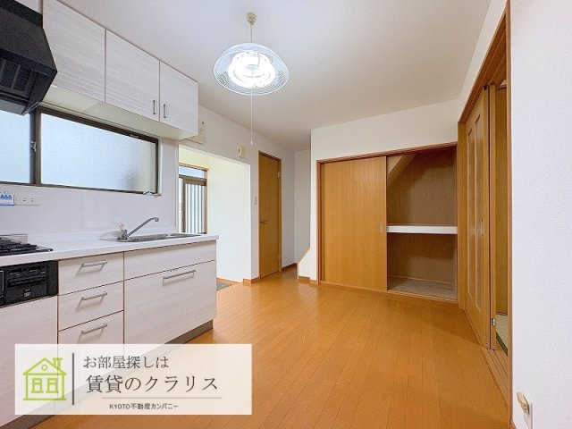樫原釘貫リフォーム貸家の居間写真