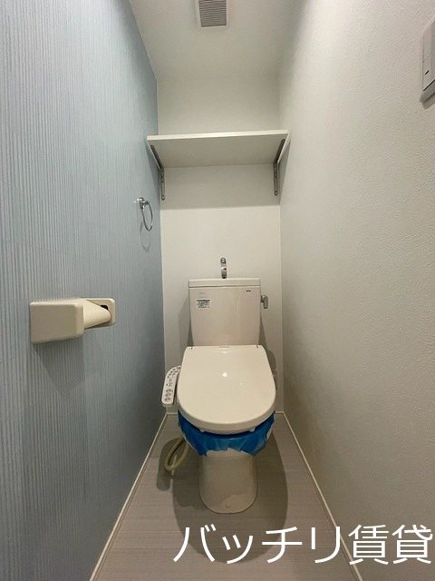 トイレ　画像は別号室タイプの為、現状を優先致します。