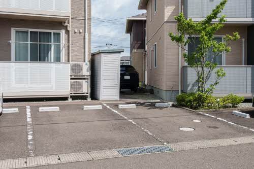 建物外観　駐車場