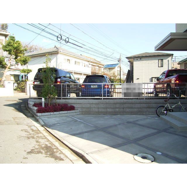駐車場　駐車場の空きは要確認です♪