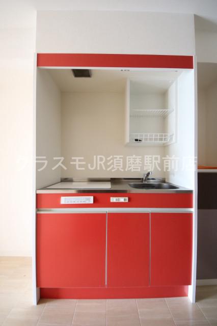 キッチン　赤色のオシャレなキッチンです