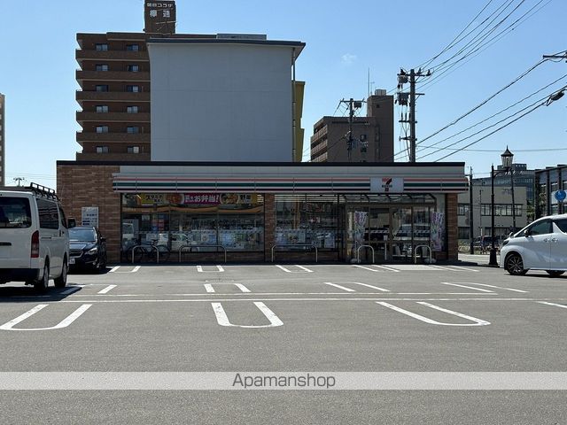 コンビニ　セブンイレブン（コンビニ）まで446m